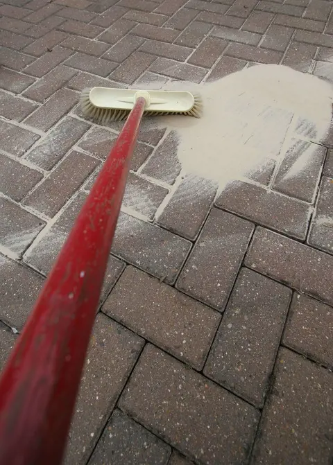 Voegen van de bestrating